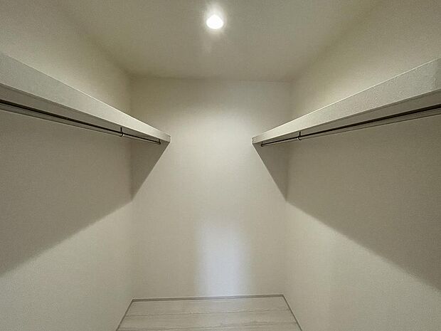 家族みんなで使えるファミリークローゼット。