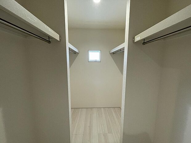 (1F)家族みんなで使えるファミリークローゼット。