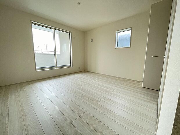 クローゼット付きで、室内スッキリ片付きます。