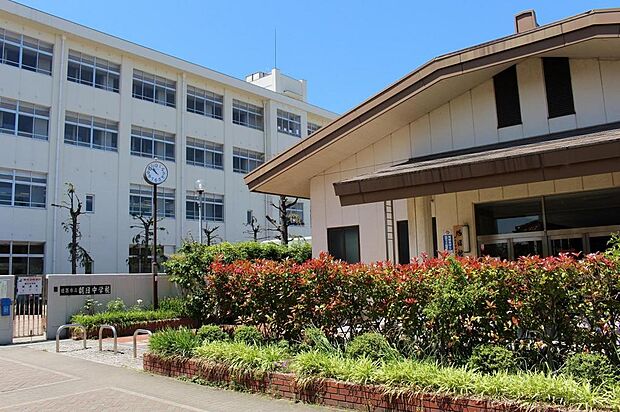 朝日中学校　約1930ｍ