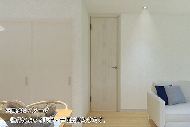 リビングハイドア/リビングドアの高さをタテに伸ばすことで、空間をより広く感じることができます。