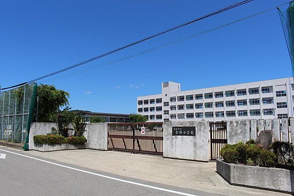 余部小学校　約720ｍ