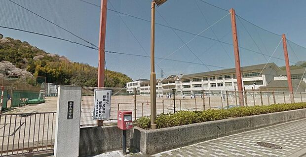 太子西中学校　約250ｍ（徒歩4分）