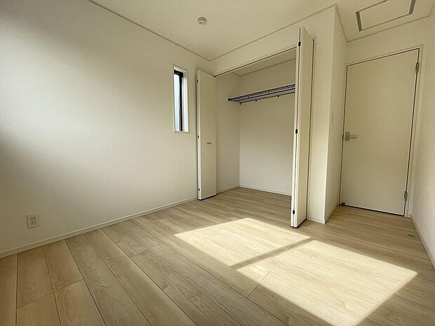 クローゼット付きで、室内スッキリ片付きます。