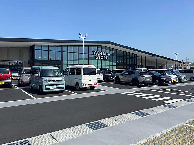ヤマダストアー新青山店 約1340m
