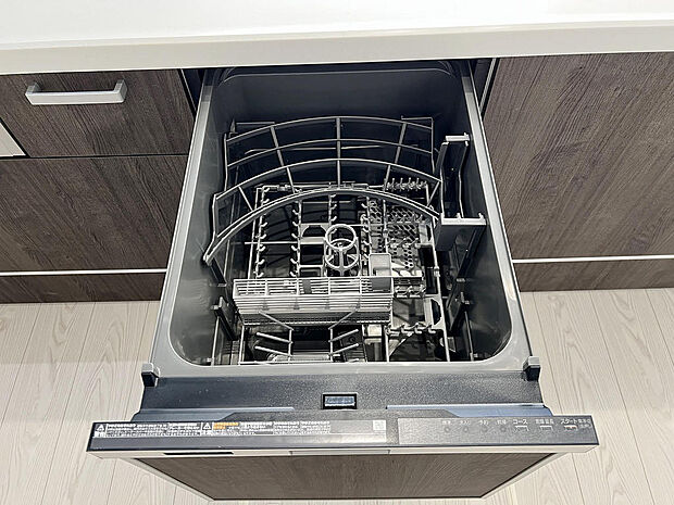 食洗機（同社施工例）食洗機付きで家事をサポート。