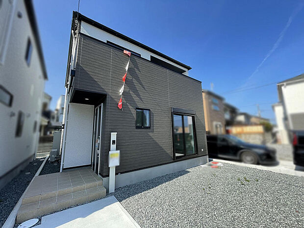 スーパーやドラッグストアまで徒歩6分など周辺環境も充実しています。お気軽にお問い合わせください。