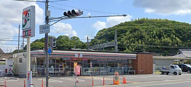 セブン-イレブン 姫路八家駅前店 約660m(徒歩9分)