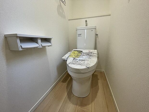 トイレ(同社施工例)1階と2階にあるので、家族と使用する時間が重なっても安心です。