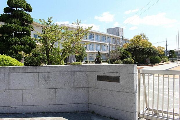 灘中学校 約1330m