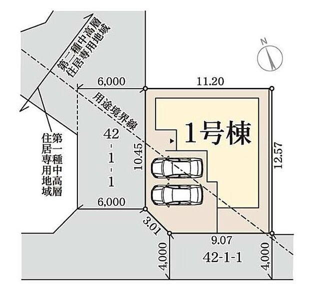 南西角地で日当たり良好。並列2台駐車可能です。