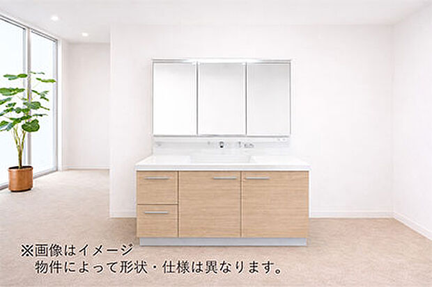混み合う朝も二人並んで支度が出来る幅広の洗面化粧台で、スムーズなお出かけ準備が叶います。