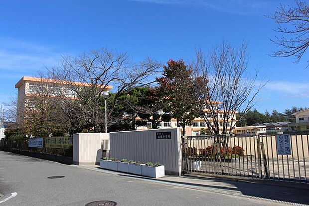 砥堀小学校 徒歩1560m