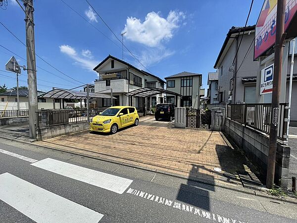 駐車5台可能（カーポート2台＋カースペース3台）