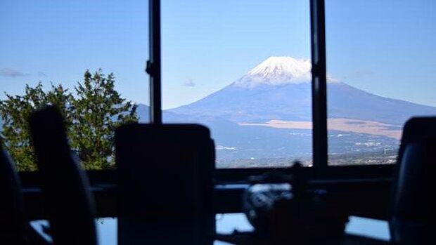 眺望：リビングからの景色です。富士山を一望します。