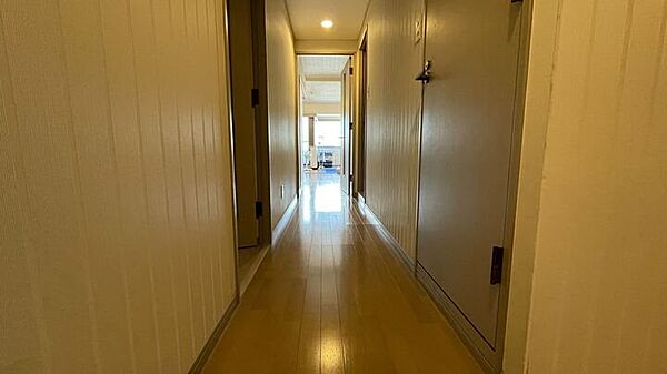 長い廊下です。各部屋への導線を便利にしてくれます。
