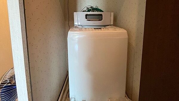 洗濯機置き場：室内には洗濯機置き場もございます。