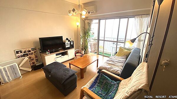 お部屋は2階部分40.07m2のシンプルプラン。リビングはフローリング仕様です。