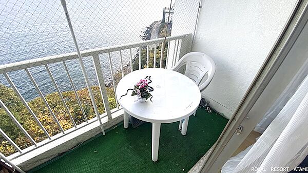 コンパクトなバルコニーは3.66m2。
