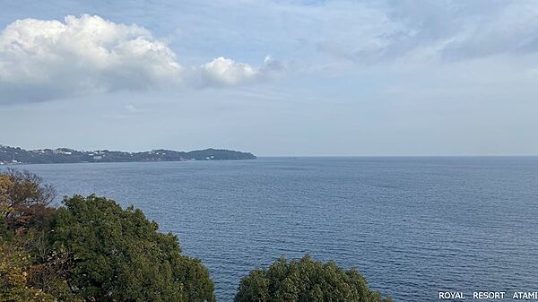 国道135号線沿い、「湯河原」を過ぎ、「熱海」の手前の好ロケーション。