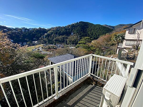 南向きバルコニーから望む大熱海の山々