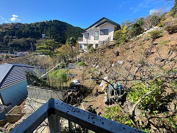隣地に住宅などなくとても静かな環境です