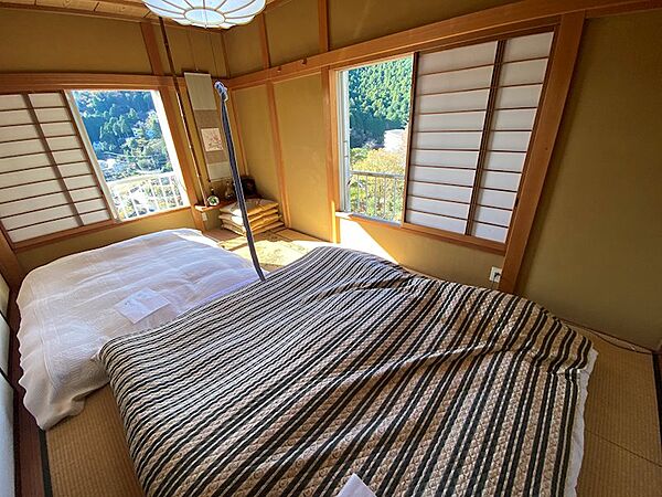 1Fの和室になります。オーナー様は寝室利用ですが書斎にもピッタリな造りです