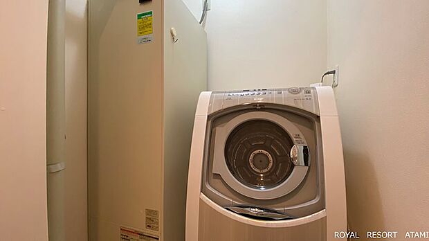 洗濯室の様子。電気温水器の格納庫も兼ねます。