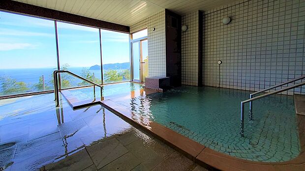 温泉大浴場：海を一望します。今回のお部屋と同じ階にあり、移動距離が比較的少なくなります。