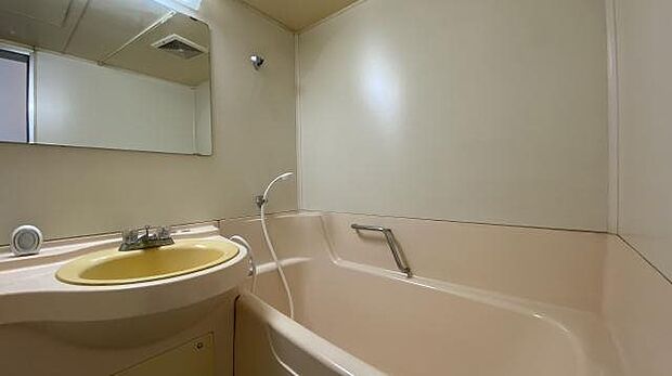 浴室：ユニットバス仕様です。