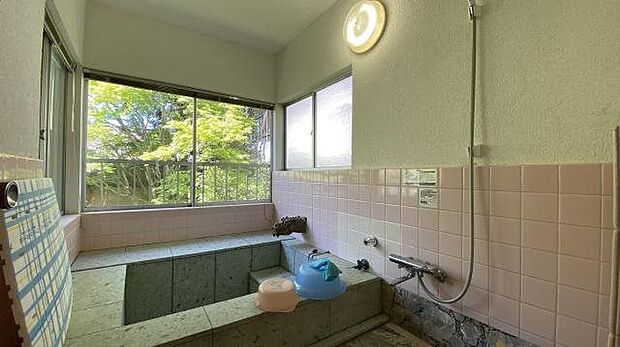 浴室：ゆったりとした広さです。