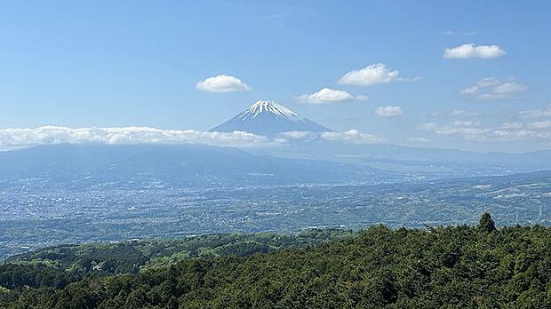 富士山を正面に、贅沢な眺望です。