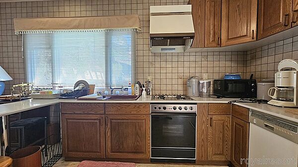 こちらがダイニング横にあるキッチンになります。