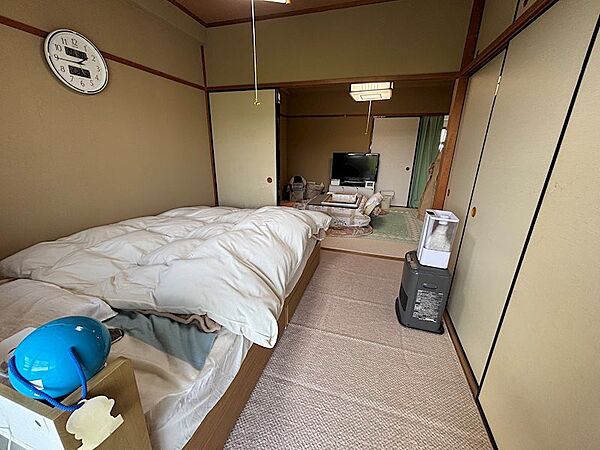 収納力のある押入もあり、お引越しも安心です。