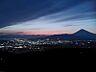 その他：【売主様提供写真】夜景になります。街明かりと静かにたたずむ富士山です。