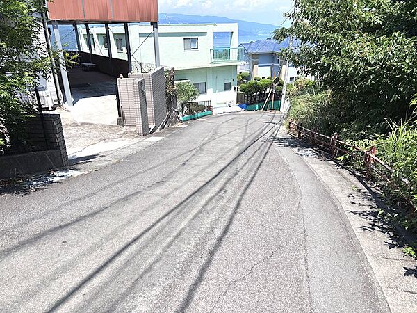 前面道路からフラットで進入可能です。