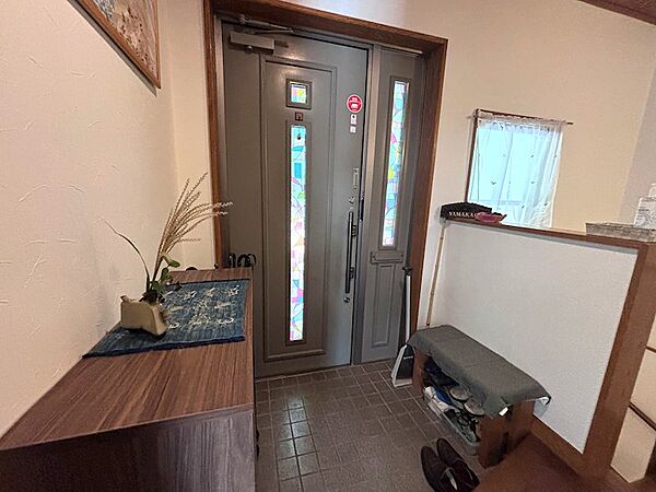 【玄関】それでは室内をご紹介致します。玄関はゆったりとしたスペースです。