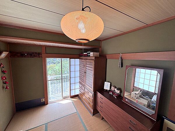 【1階和室】寛ぎの和室6畳です。