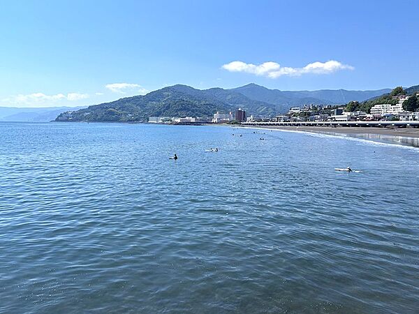 【吉浜海岸】目の前のビーチ「吉浜海岸」まで徒歩約5分。