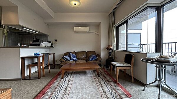 お部屋は2LDK。専有部面積は60.50平米。眺望良好な南向き住戸。
