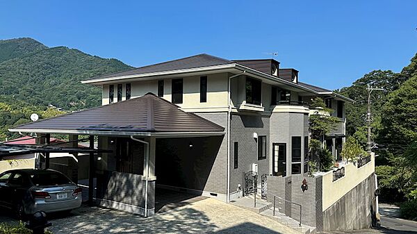 【2階へ移動します。】二世帯部分は1階のみの為、2階はメイン宅からアクセス可能です。