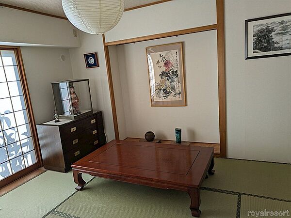 【和室】8畳の和室となります。収納も完備しております。（オーナー様撮影）