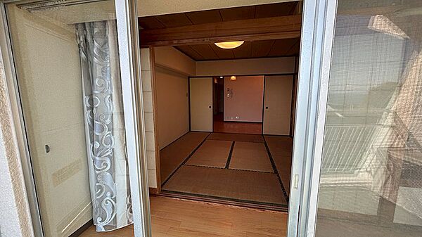 縁側で風を感じながら癒されて下さい。