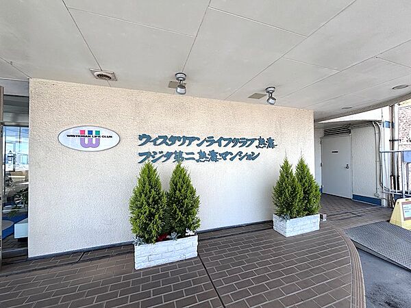 【エントランス】マンションとメンバーシップホテルが併合。