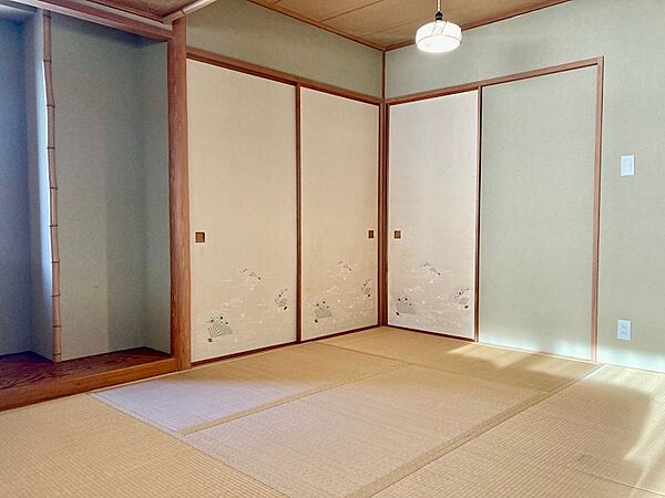 窓・床の間がついた和室