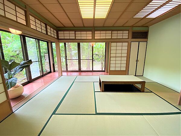 【Another angle】お庭を楽しめる縁側も魅力的。