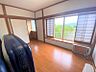 その他：【1階洋室】以前は和室だった1階の部屋を洋室に改装済み。フローリング仕様で明るく落ち着いた雰囲気となりました。