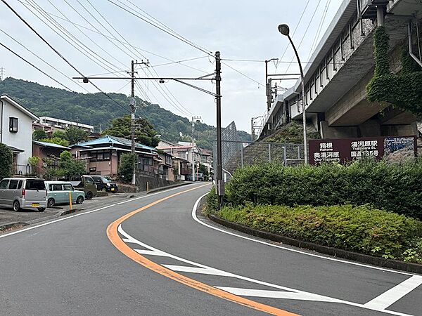 【立地】湯河原町宮下にあるオレンジラインの途中が対象地となります。