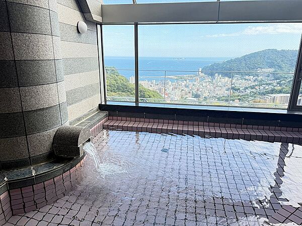 【展望大浴場】この景色を見ながら、温泉をお楽しみいただけます。