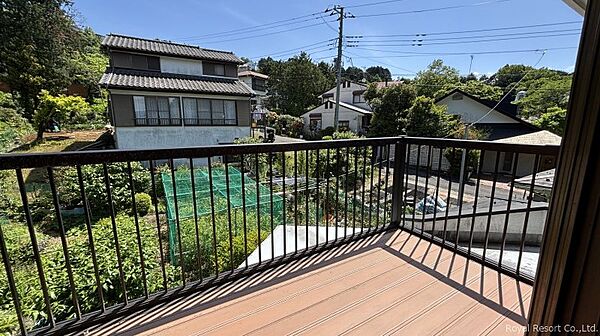 バルコニー：南面に配置されております。